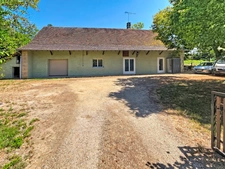 Maison en pierre rénovée avec dépendances –  Terrain de 2 200 m²