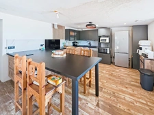 Maison en pierre rénovée avec dépendances –  Terrain de 2 200 m²