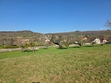 Terrain viabilisé à vendre de 638,00 m² Dans les environs de Chilly-le-Vignoble (39)