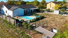 Maison contemporaine de plain-pied avec piscine enterrée et jacuzzi – Beaufort-Orbagna