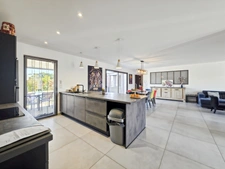 Maison contemporaine de plain-pied avec piscine enterrée et jacuzzi – Beaufort-Orbagna