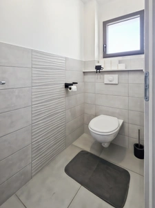 Maison contemporaine de plain-pied avec piscine enterrée et jacuzzi – Beaufort-Orbagna