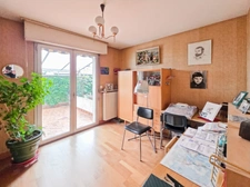 Maison indépendante avec beaux volumes et extérieur sans vis-à-vis à LONS LE SAUNIER (39)