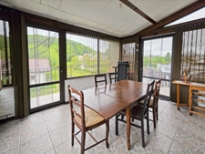 MONTMOROT – Maison indépendante 3 chambres avec jardin, sous-sol complet, 2 garages et dépendance