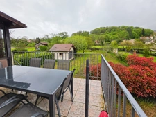 MONTMOROT – Maison indépendante 3 chambres avec jardin, sous-sol complet, 2 garages et dépendance