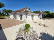 MAISON CONTEMPORAINE DE STANDING AVEC PISCINE – COMMENAILLES (JURA)