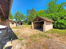 Maison en pierre rénovée avec dépendances –  Terrain de 2 200 m²
