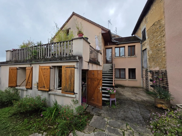 IMMEUBLE DE RAPPORT 257 m² – 3 LOGEMENTS + COLOCATION + 2 GARAGES – FORT POTENTIEL LOCATIF