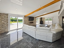 MAISON CONTEMPORAINE DE STANDING AVEC PISCINE – COMMENAILLES (JURA)