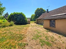 Maison en pierre rénovée avec dépendances –  Terrain de 2 200 m²