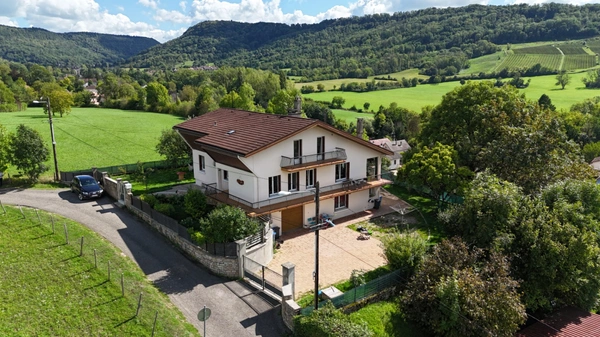 Maison familiale de 13 pièces 211 m² dont un appartement indépendant de 68 m² – Sur les hauteurs de Perrigny, proche de Lons-le-Saunier
