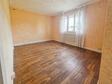 MONTMOROT – Maison indépendante 3 chambres avec jardin, sous-sol complet, 2 garages et dépendance