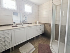 Maison indépendante 91 m² avec sous-sol complet et dépendance sur 650 m² à Montmorot (39)