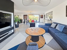 Maison contemporaine de plain-pied avec piscine enterrée et jacuzzi – Beaufort-Orbagna