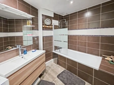 Maison à vendre 4 pièces 97 m2 dont 230 m2 de dépendances (71)