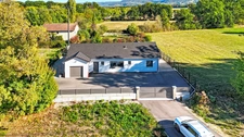Maison contemporaine de plain-pied avec piscine enterrée et jacuzzi – Beaufort-Orbagna
