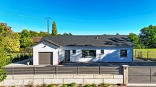 Maison contemporaine de plain-pied avec piscine enterrée et jacuzzi – Beaufort-Orbagna