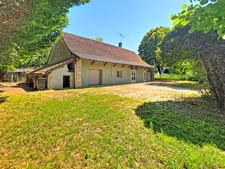Maison en pierre rénovée avec dépendances –  Terrain de 2 200 m²
