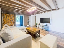 Maison en pierre rénovée avec dépendances –  Terrain de 2 200 m²