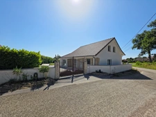 MAISON CONTEMPORAINE DE STANDING AVEC PISCINE – COMMENAILLES (JURA)