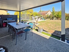 Maison contemporaine de plain-pied avec piscine enterrée et jacuzzi – Beaufort-Orbagna