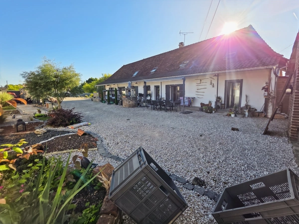 Ferme bressane rénovée à Louhans – 14 pièces, 192 m² avec espace indépendant idéal Airbnb  (71)