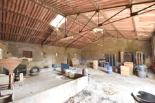 BÂTIMENT à rénover en habitation - LE LANDREAU (44)
