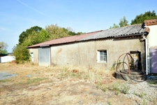 BÂTIMENT à rénover en habitation - LE LANDREAU (44)