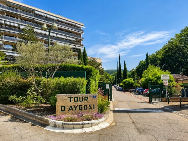 Aix en Provence / Tour d'Aygosi : Appartement 93m² avec grande terrasse 