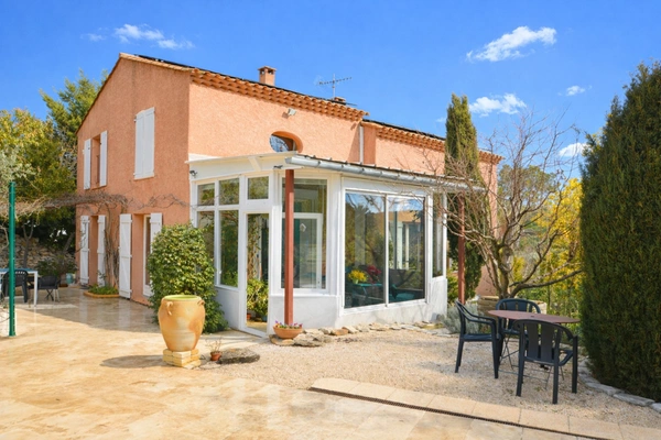Maison avec vue sur le village – Quartier recherché de Ventabren