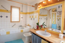 House with village views – Sought-after area of Ventabren