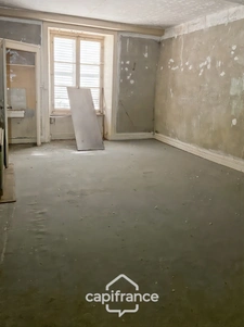 Exclusif, Immeuble à vendre CUISEAUX (71), locaux commerciaux loués - 2 plateaux à créer.