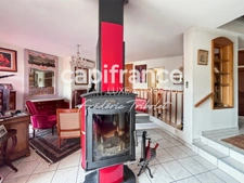 🏡 Family Home with Pool, Open Views & Great Potential – Impasse des Coteaux d’Amancey, Châtillon (69380)