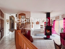 🏡 Family Home with Pool, Open Views & Great Potential – Impasse des Coteaux d’Amancey, Châtillon (69380)