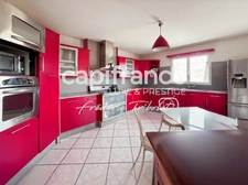 🏡 Family Home with Pool, Open Views & Great Potential – Impasse des Coteaux d’Amancey, Châtillon (69380)