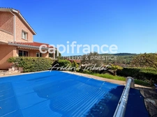 🏡 Family Home with Pool, Open Views & Great Potential – Impasse des Coteaux d’Amancey, Châtillon (69380)