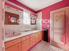 🏡 Family Home with Pool, Open Views & Great Potential – Impasse des Coteaux d’Amancey, Châtillon (69380)