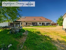  Long farmhouse with outbuildings on 3,115 m² – Francheville 39230