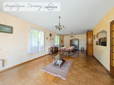 LOUHANS – 202 m² / 6 CHAMBRES / 2 500 m² / 4 GARAGES – UN POTENTIEL RARE !