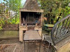 Maison jumelée avec jardin arboré, mezzanine et grand garage ».