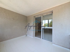 Peace, comfort and amenities: discover this 2-bedroom apartment in the heart of a leafy residence