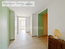 LOUHANS – 202 m² / 6 CHAMBRES / 2 500 m² / 4 GARAGES – UN POTENTIEL RARE !