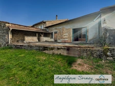 Maison à rénover avec terrasse, garage et parking et terrain à proximité SAINT JULIEN (39)