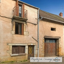  🏡 EXCLUSIVITÉ – Maison mitoyenne à fort potentiel de 229 m² sur 3 niveaux avec garage – Sellières