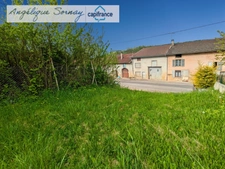 Maison à rénover avec terrasse, garage et parking et terrain à proximité SAINT JULIEN (39)