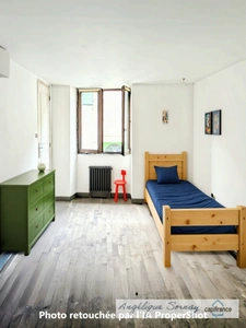  🏡 EXCLUSIVITÉ – Maison mitoyenne à fort potentiel de 229 m² sur 3 niveaux avec garage – Sellières