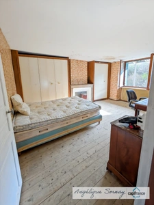 Maison à rénover avec terrasse, garage et parking et terrain à proximité SAINT JULIEN (39)