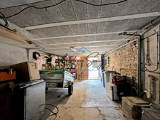 CESANCEY — Maison à rénover avec balcon, combles aménageables