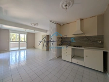 Peace, comfort and amenities: discover this 2-bedroom apartment in the heart of a leafy residence