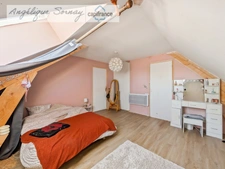  Long farmhouse with outbuildings on 3,115 m² – Francheville 39230